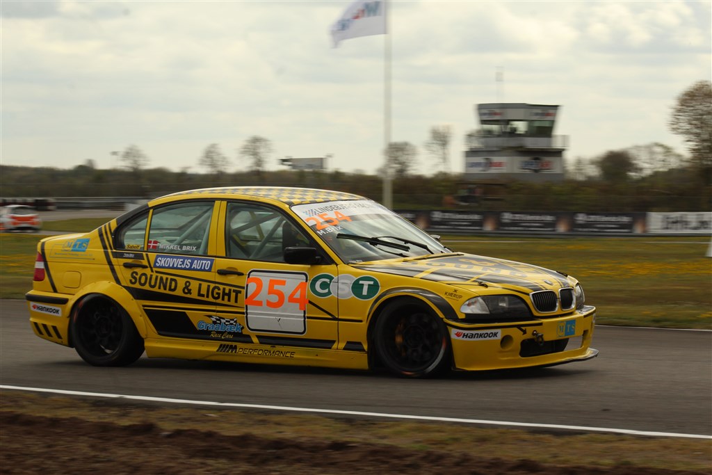 Mikkel Brix havde en god debutweekend i klassen, hvilket samtidig var løbsdebutten for ham i BMW 325i modellen.
(Foto: JJ Media)